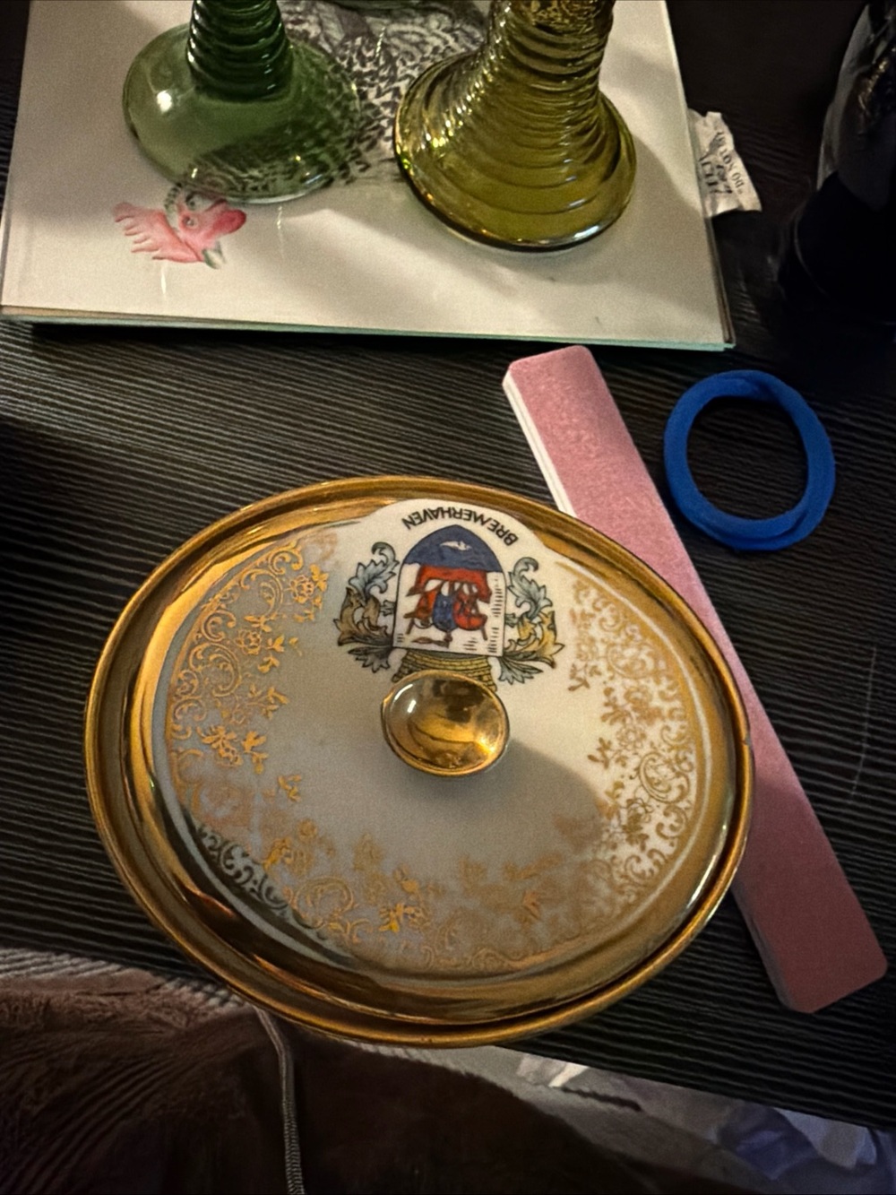 Gold-Trim Porcelain Decorative Lid with Crest - White and Gold